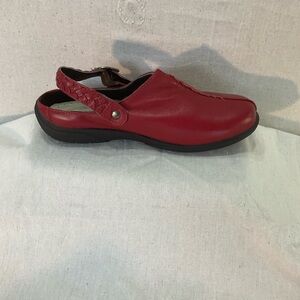 RED  leather Braided Straps Clogs——size 8 EXCELLENT CONDITION